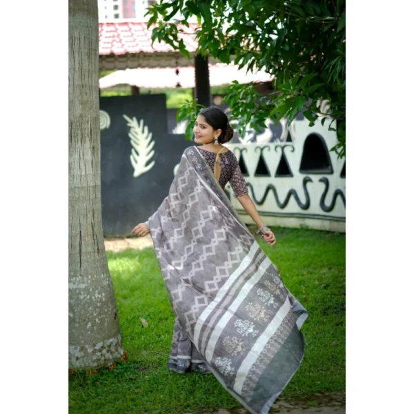 Cotton Printed Saree With Unstitched Blouse (Grey, 5.5 Mtr) - Image 3