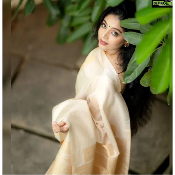 Generic Women's Silk Printed Saree With Unstitched Blouse 5.5Mtr (Off White) - Image 2